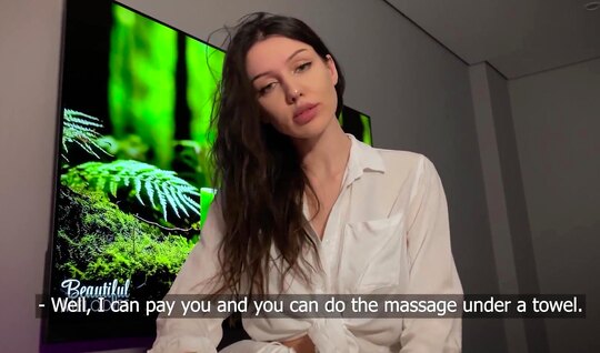 Русская красотка делает отличный массаж члена приятелю