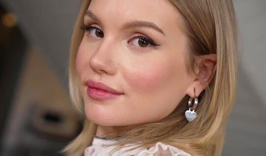 Русская худая девушка решилась попробовать крутой анал