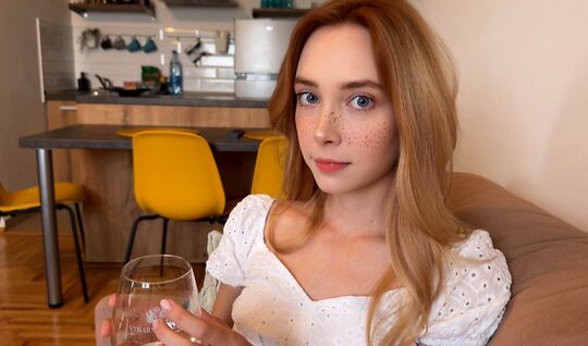 Уговорил молодую русскую соседку попробовать его член