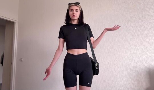 Молодая девушка к бойфренду пришла потрахаться в пилотку