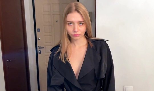 Русская девушка изменяет своему мужчине во время домашнего порно с любовником