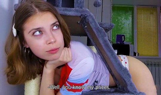 Парень пристроился к русской красотке и засадил болт по самые яйца