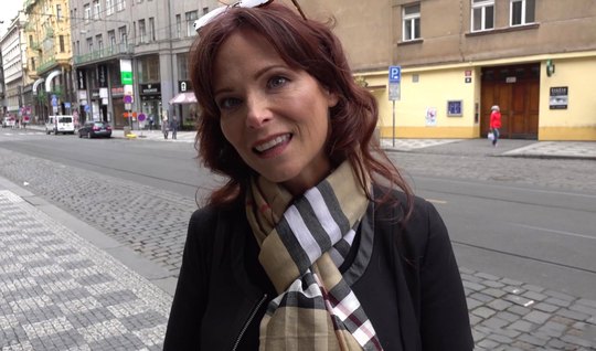 Зрелая баба попалась на пикап и дала в тугой анал молодому парню