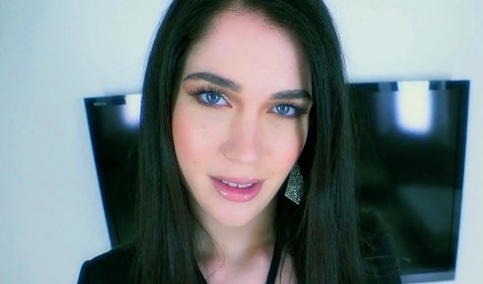 Брюнетка после минета встала раком для секса крупным планом