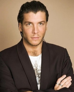 Майк Адриано - Mike Adriano